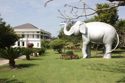 Golden Myanmar Hotel Nay Pyi Taw in Nay Pyi Taw, Myanmar