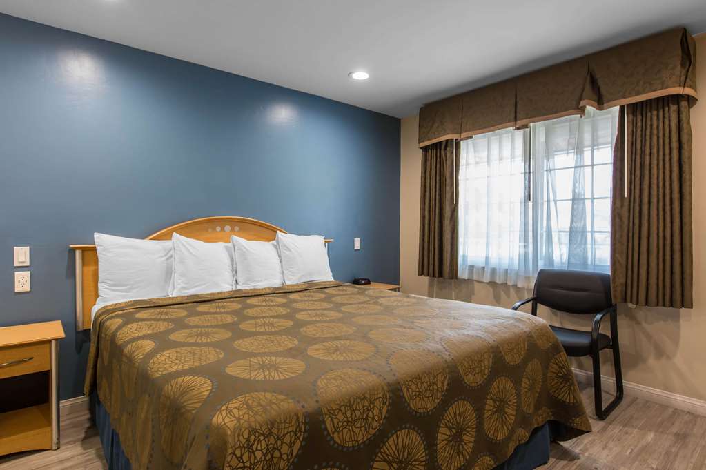 Rodeway Inn Escondido Downtown - photo 21