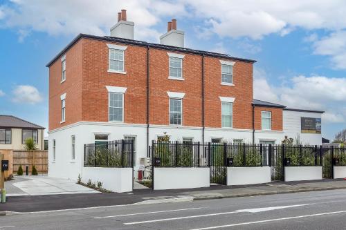 Three Bedroom Georgian Retreat — 4-Star Luxury Hotel in Christchurch, New Zealand