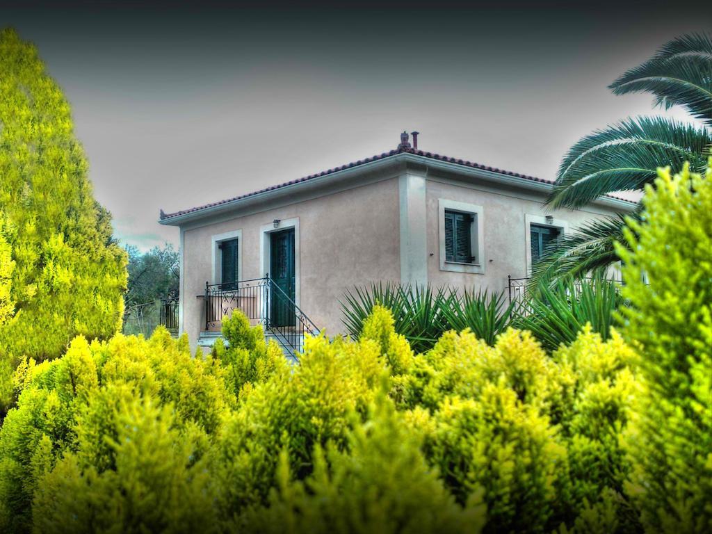 Acroploro - carbon neutral hotel in Galaxidhion