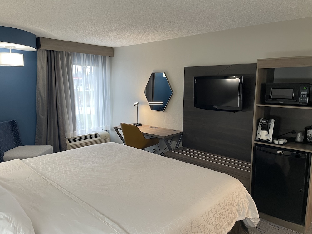 Holiday Inn Express Burlington by IHG - photo 7