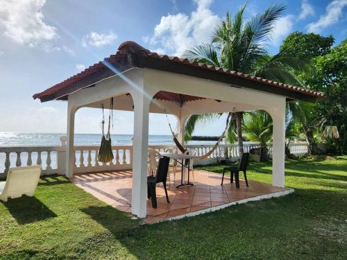 Casa de Campo frente a la playa Skybluebyguanche — 4-Star Luxury Hotel in Colon, Panama