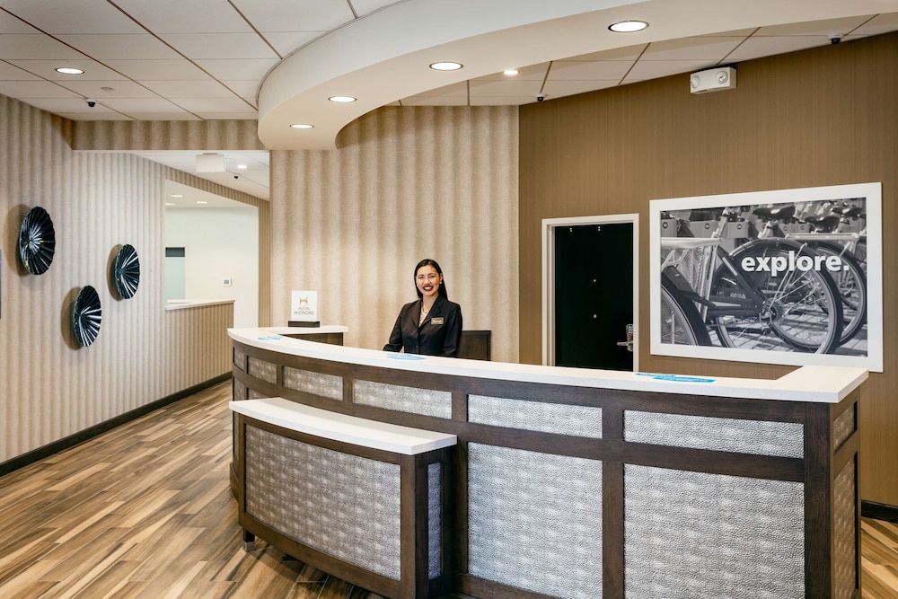 Hampton Inn & Suites by Hilton Seattle Northgate - photo 5
