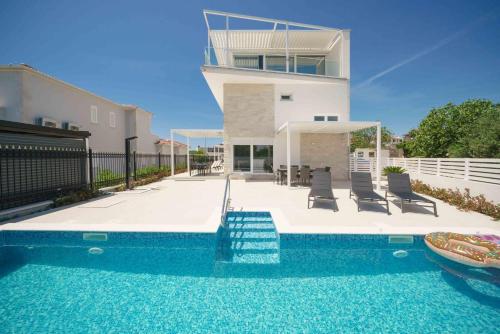 Pinia Apartments — 4-Star Luxury Hotel in Vodice, Croatia