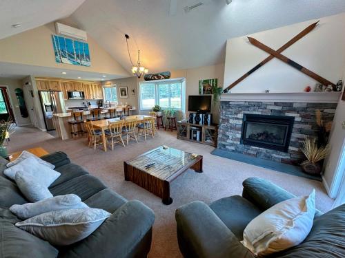 F4 Warm Fairway Village Townhome mountain views and large lawn So much to do - photo 19