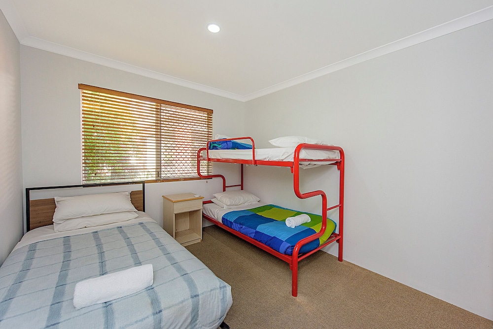 Blue Horizon Retreat — Broadwater — photo 2