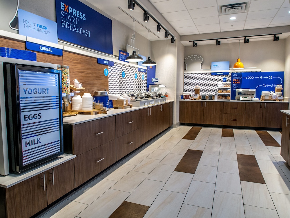 Holiday Inn Express & Suites Oklahoma City Airport by IHG - photo 16