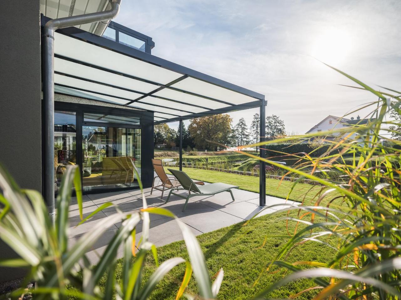 Luxus See Domizil mit Sauna Kamin und Boot 130 qm für 6 Personen — hotel in Krakow Am See