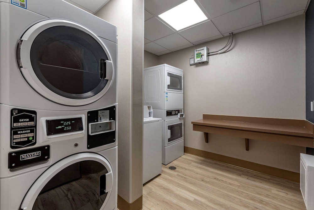 Comfort Suites Colorado Springs East Medical Center Area - photo 59