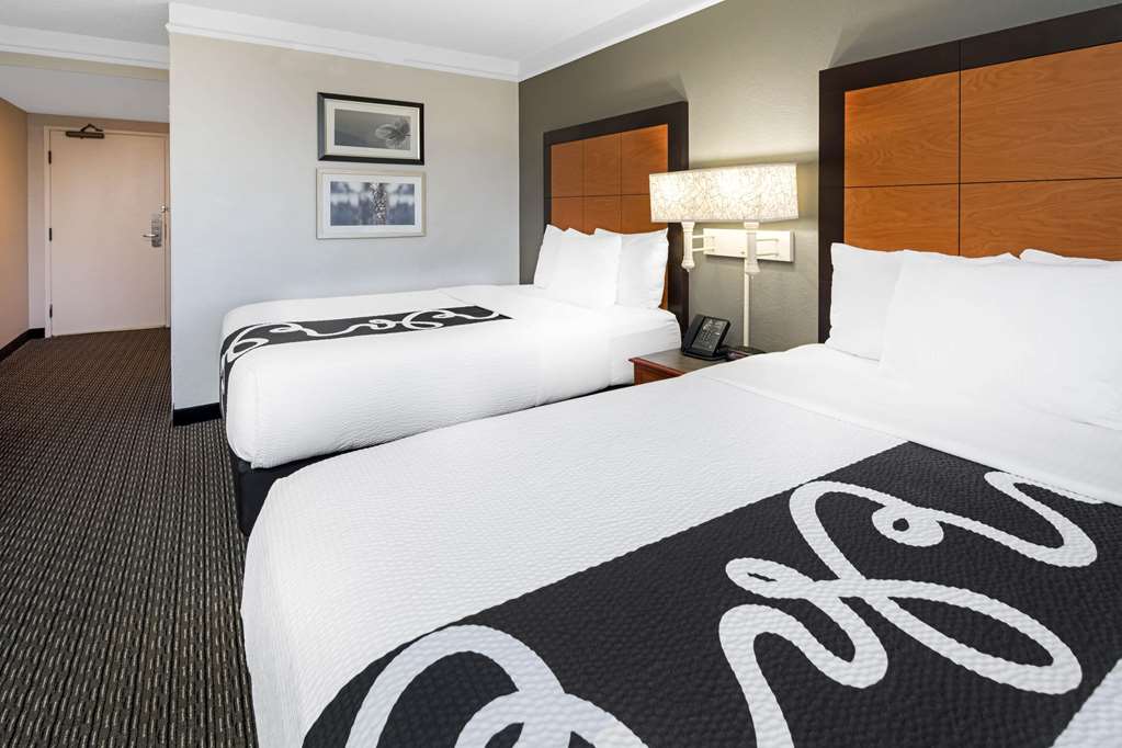 La Quinta Inn & Suites by Wyndham Buena Park - photo 15