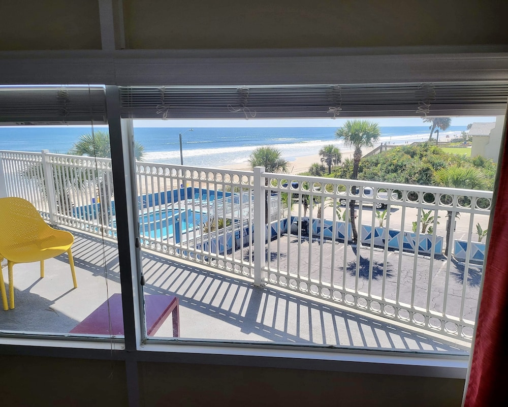 Chateau Mar Beach Resort - photo 11