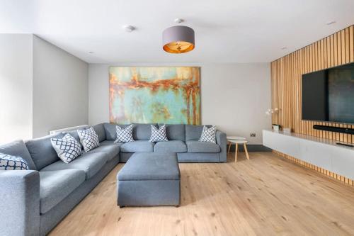 Immaculate 3 Bed Apartment with Private Entrance in Inverleith — 4-Star Luxury Hotel in Edinburgh, United Kingdom