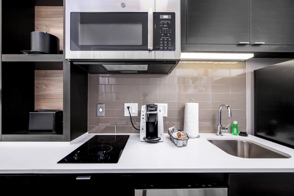 TownePlace Suites by Marriott Houston Hobby Airport - photo 23
