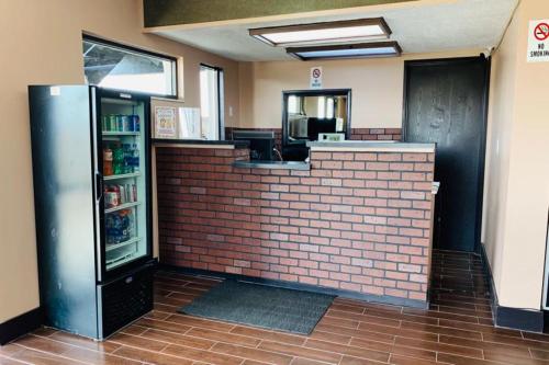 Economy Inn of Holland - photo 6