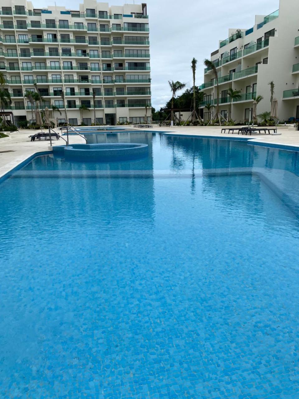 Depa boutique nuevo de 2 recámaras diseño confort y excelente ubicación con alberca — 4-Star Luxury Hotel in Playa Del Carmen, Mexico