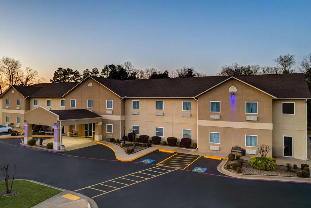 Days Inn & Suites by Wyndham Cabot - featured photo