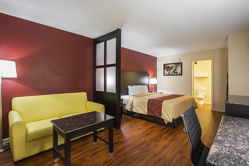 Red Roof Inn & Suites Scottsboro - photo 18