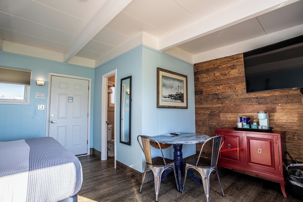 Beachfront Inn - photo 37