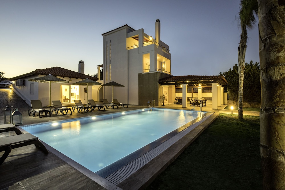 Antonoglou Beach Villas Gennadi — 4-Star Luxury Hotel in Rodos, Greece