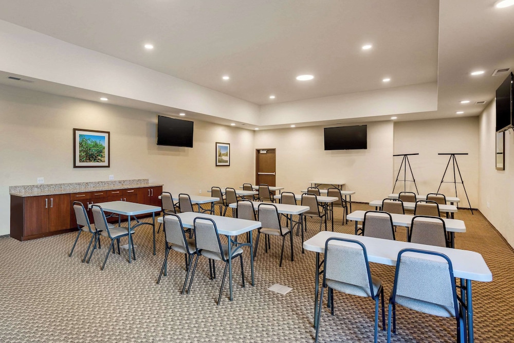 Comfort Suites Burlington near I 5 - photo 42