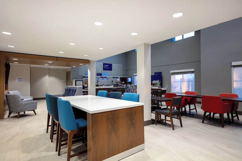 Holiday Inn Express & Suites Turlock Highway 99 - photo 13