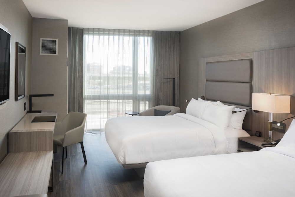 AC Hotel by Marriott Boston Cleveland Circle - photo 7