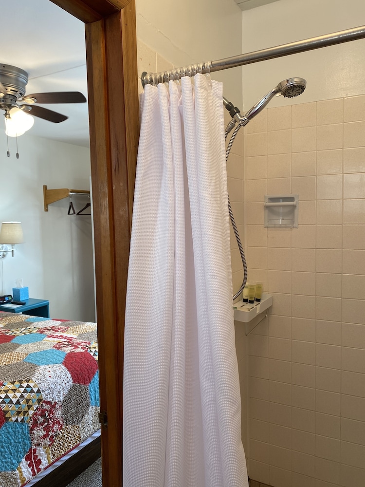 Little Bluff Inn - photo 18