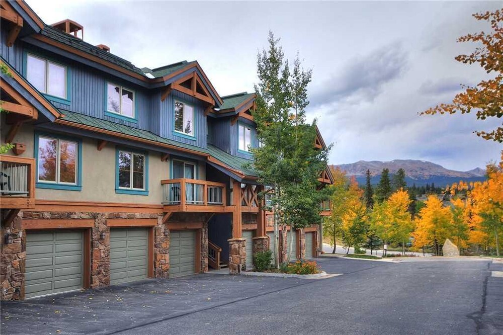 Los Pinos by Breckenridge Resort Managers — 4-Star Luxury Hotel in Breckenridge, United States