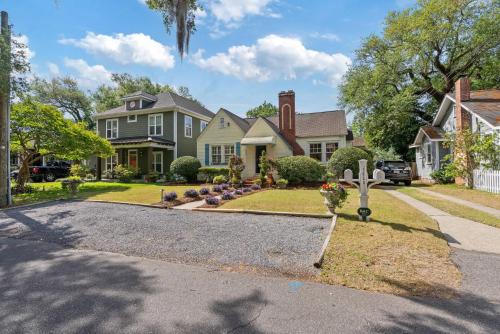 La Petite Fleur Charming Park Circle Private Studio in Charleston, United States