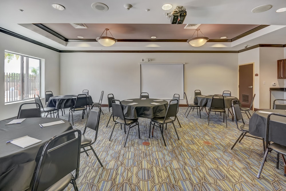 Holiday Inn Express & Suites Tampa USF Busch Gardens by IHG - photo 42