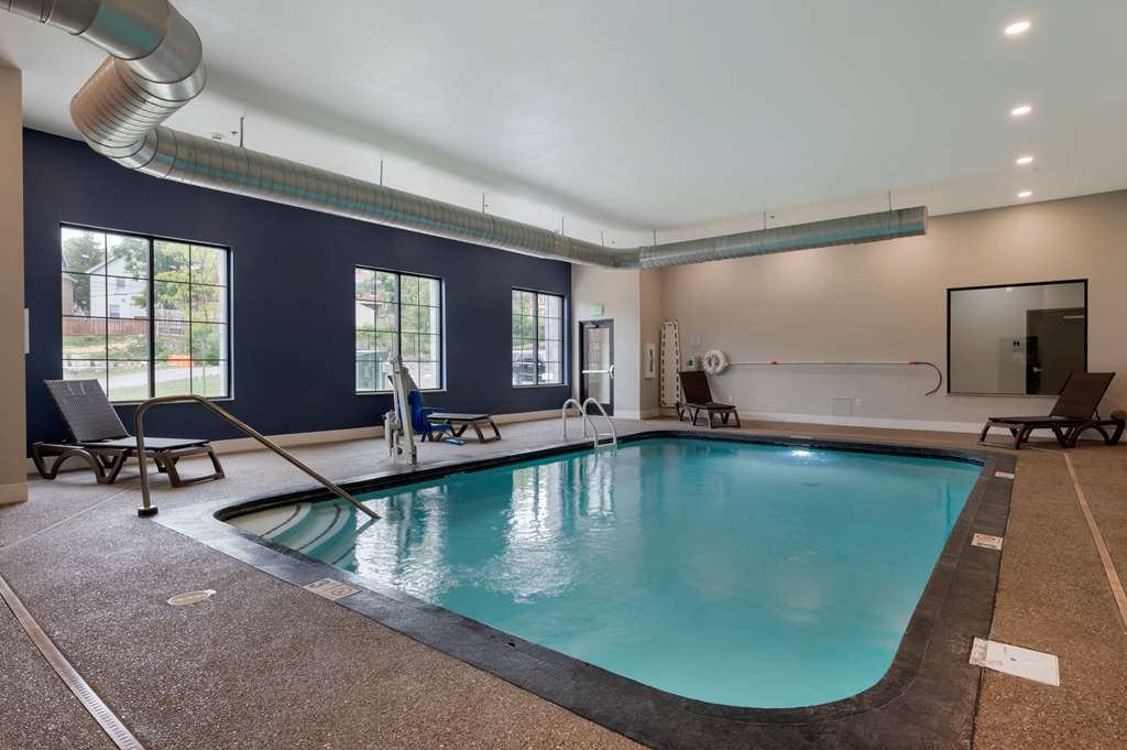 MainStay Suites Cincinnati University Uptown - photo 22