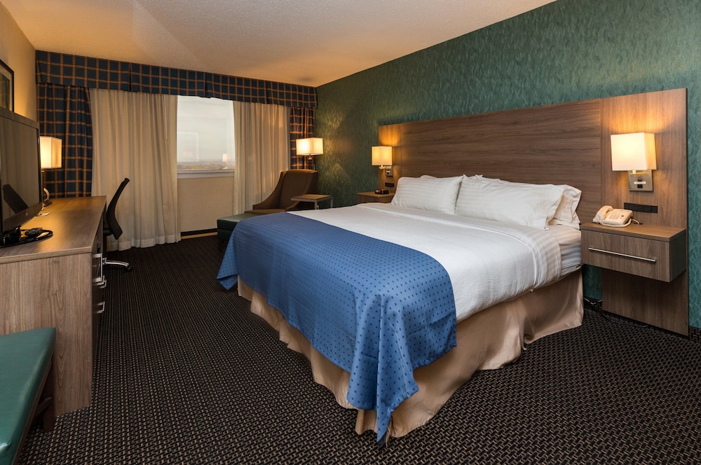 Holiday Inn Downtown Mercy Area by IHG - photo 5