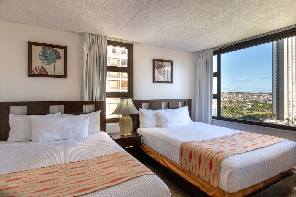 Waikiki Banyan Pool View Tower 1 Suite 1501 - photo 6