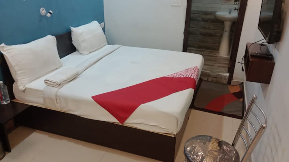 Goroomgo Aditya Grand Lucknow - last minute hotel in Lucknow