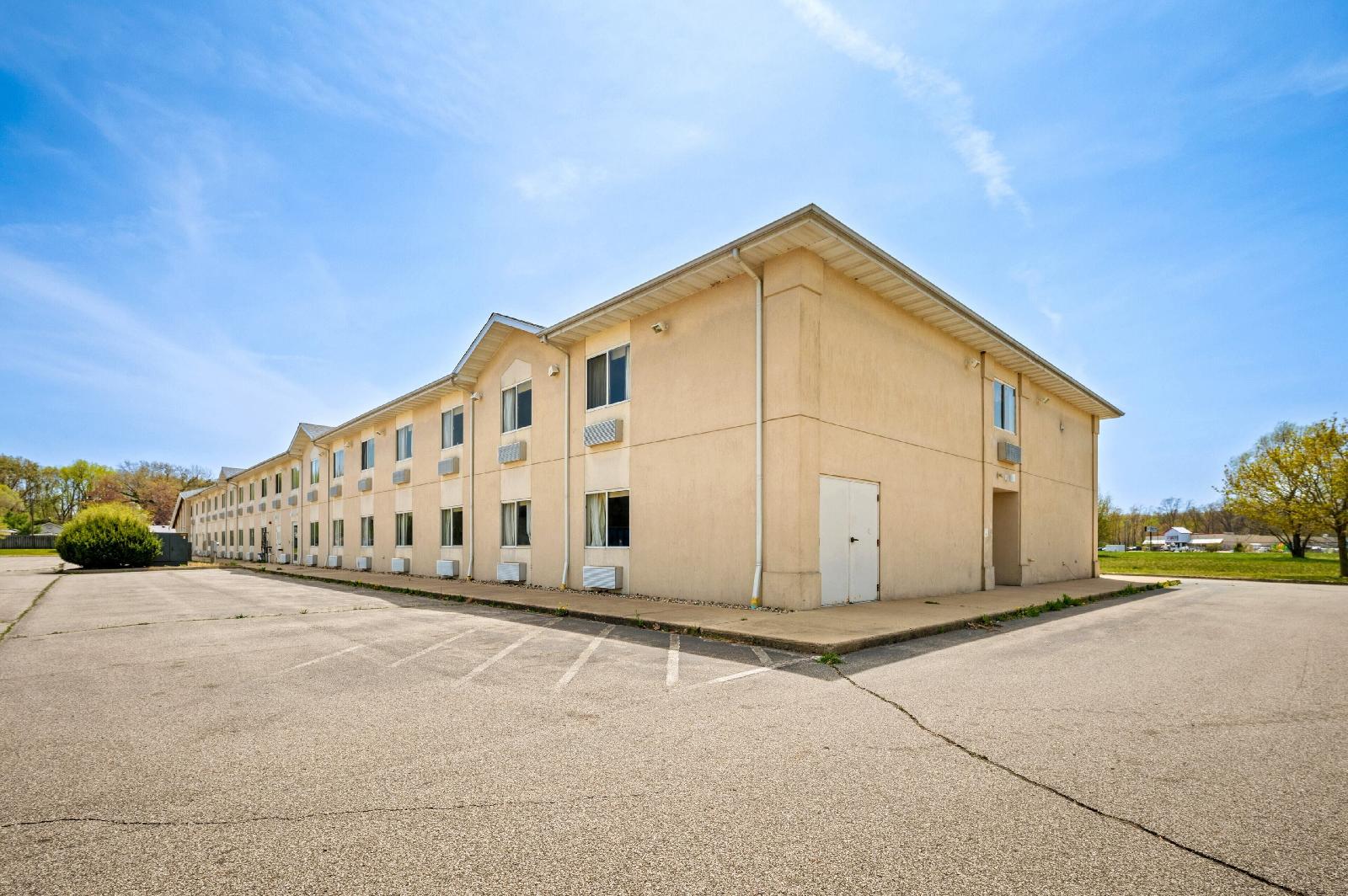 Baymont by Wyndham Dowagiac - photo 2