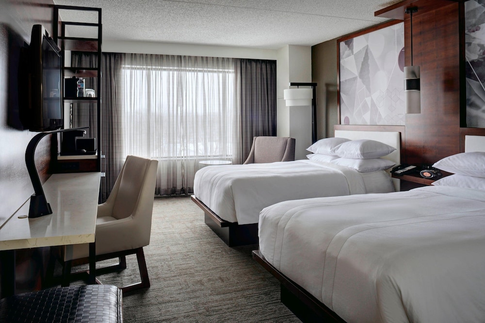 Marriott East Lansing at University Place - photo 11