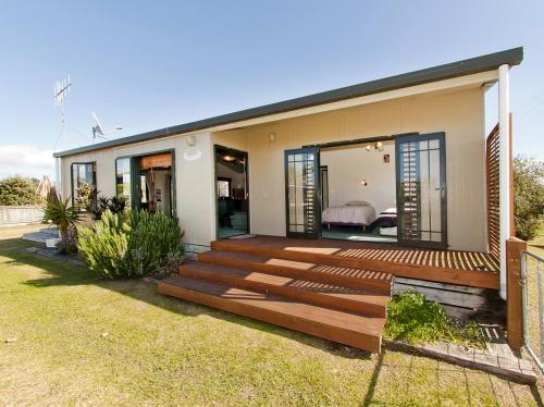 Korolevu Beach House Whangamata Holiday Home — 4-Star Luxury Hotel in Whangamata, New Zealand