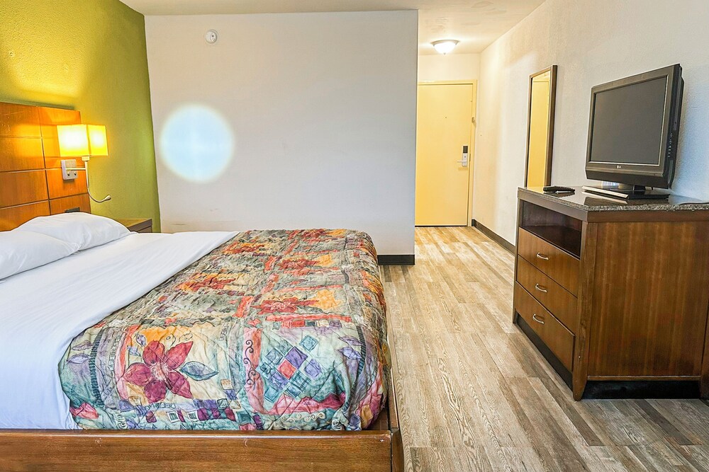 Jackson Hotel & Convention Center - photo 18