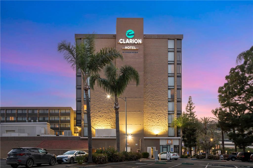 Clarion Hotel Anaheim Resort - photo 7
