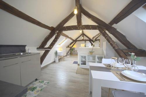 Mon Reve By Best Keys Loft Cosy Charme Authentique Poutres Apparentes Centre Ville Netflix Wifi Fibre Smart Tv Machine A Cafe Nespresso Check In Autonome Parking Facile Gratuit — Sens
