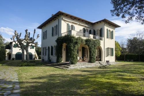 Villa Eden Teloni — 4-Star Luxury Hotel in Forte Dei Marmi, Italy