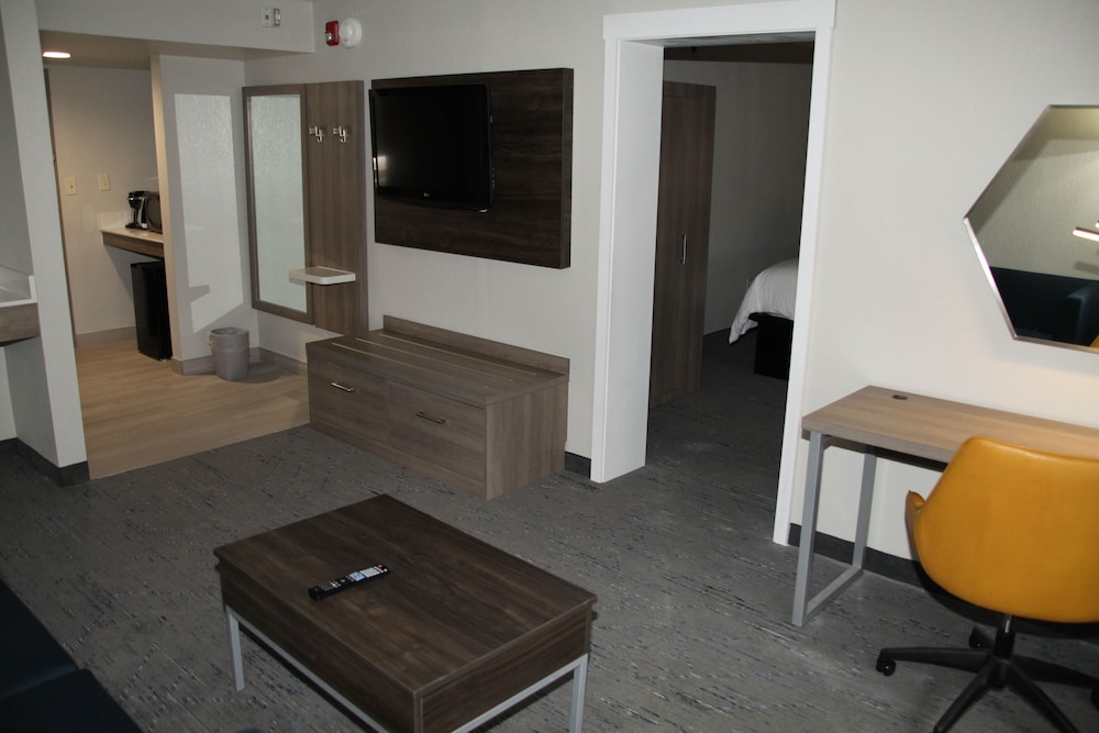 Holiday Inn Express Rocky Mount Sports Center an IHG Hotel - photo 5