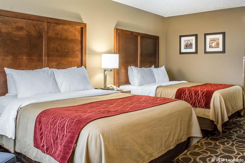 Comfort Inn Dyersville Near Field of Dreams - photo 3