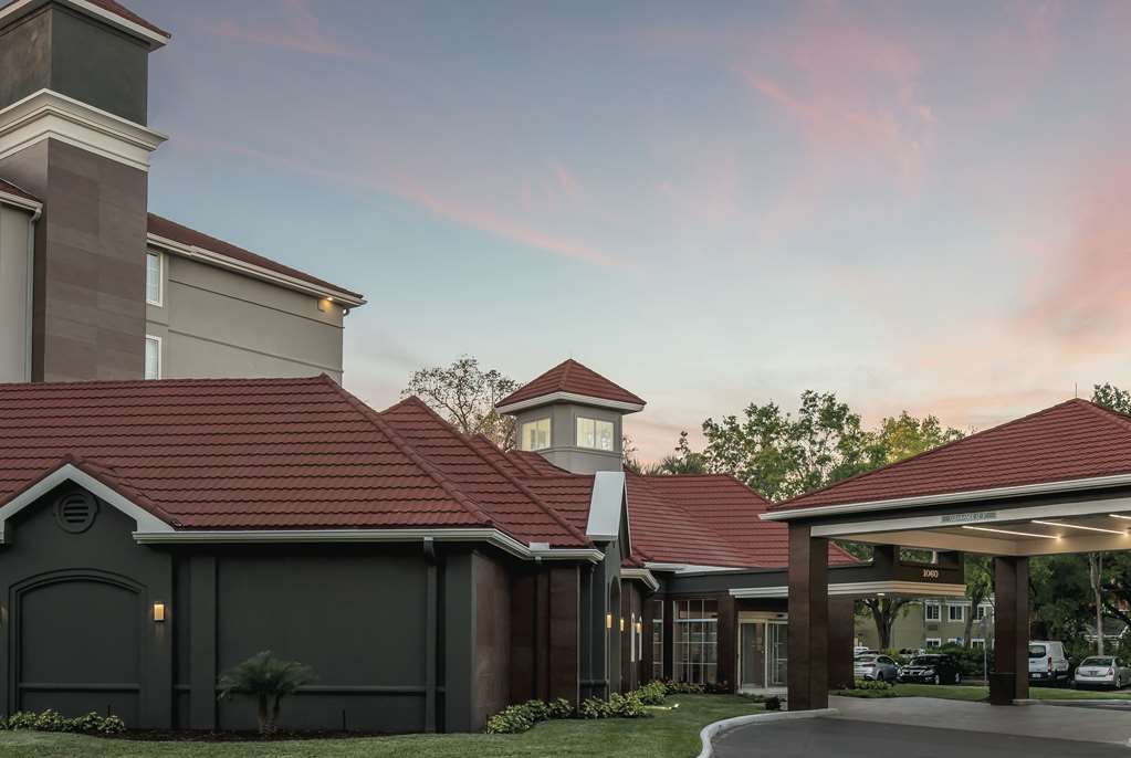 La Quinta Inn & Suites by Wyndham Orlando Lake Mary - photo 7