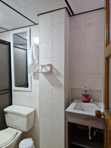 Habitación baño privado garaje moto Manizales in Manizales, Colombia