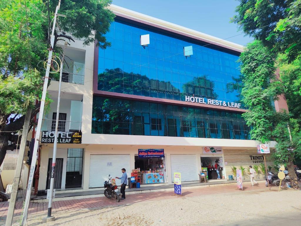 Hotel Rest and Leaf — Anand — photo 3