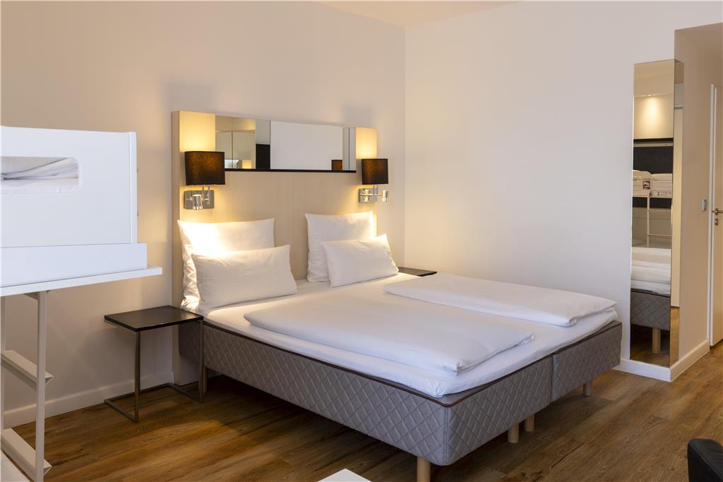 Scandic Berlin Kurf rstendamm Family Four