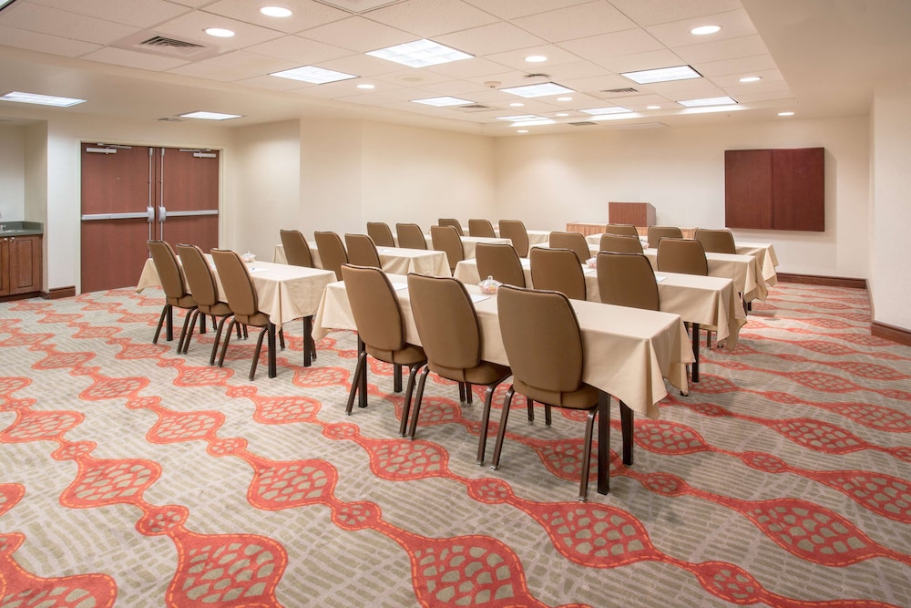 Homewood Suites Phoenix Avondale - photo 21