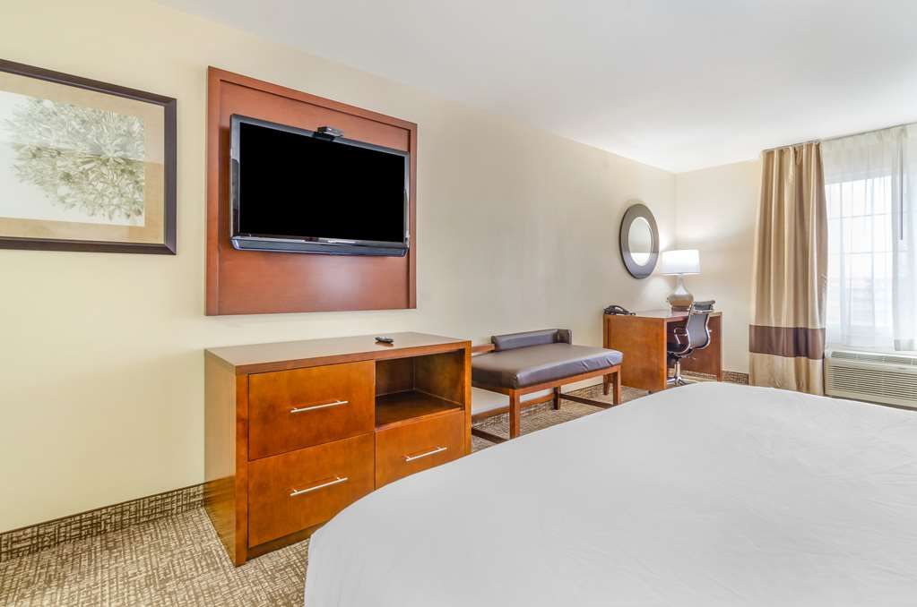 Comfort Inn & Suites near Bethel College - photo 26
