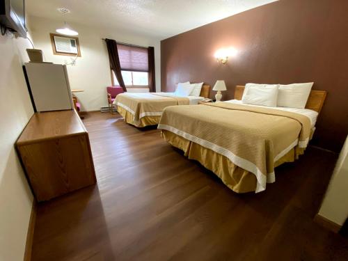 Woodlands Inn & Suites - photo 26